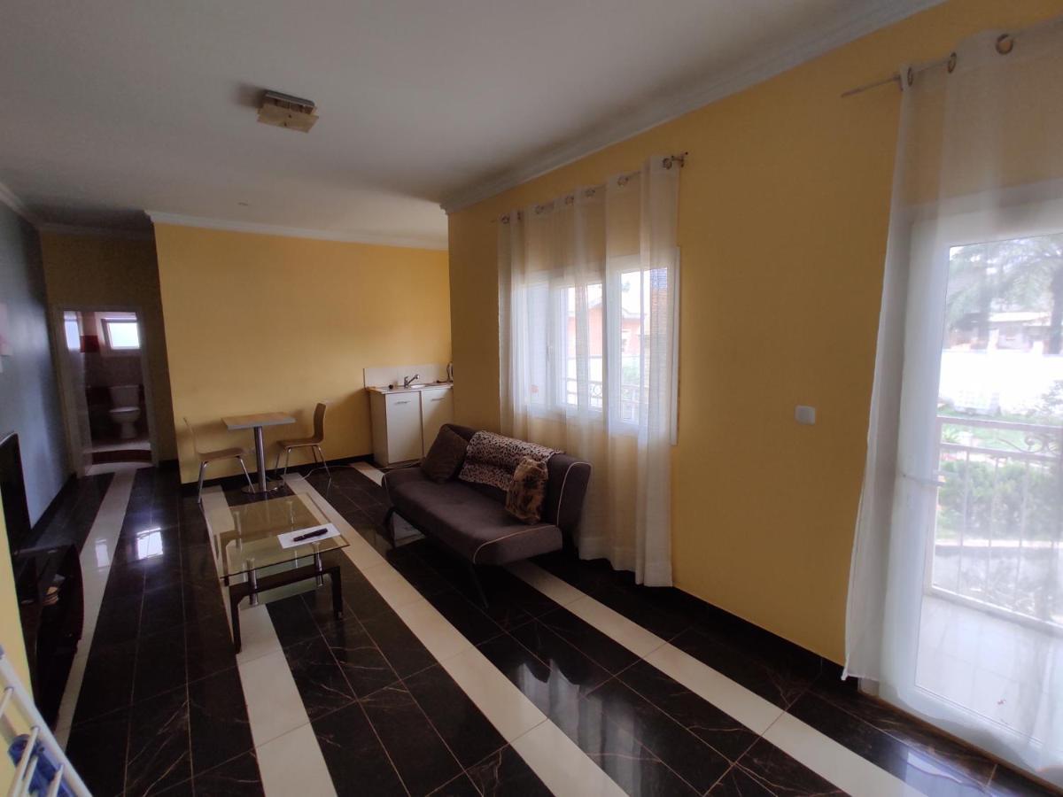 Yaoundé Residence Jardin Tropical מראה חיצוני תמונה