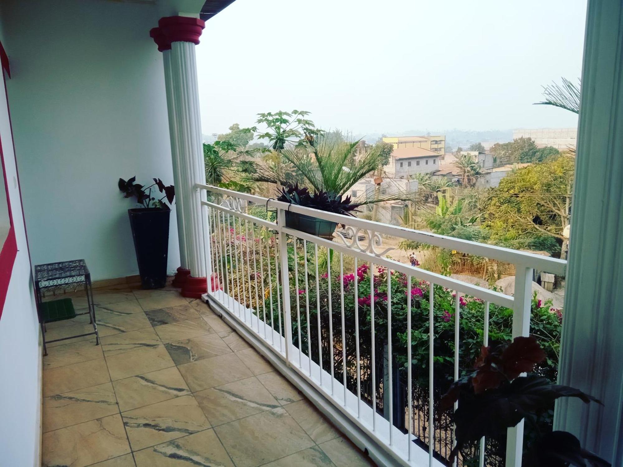 Yaoundé Residence Jardin Tropical מראה חיצוני תמונה