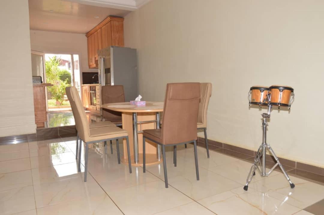 Yaoundé Residence Jardin Tropical מראה חיצוני תמונה