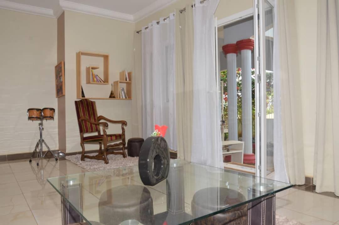 Yaoundé Residence Jardin Tropical מראה חיצוני תמונה