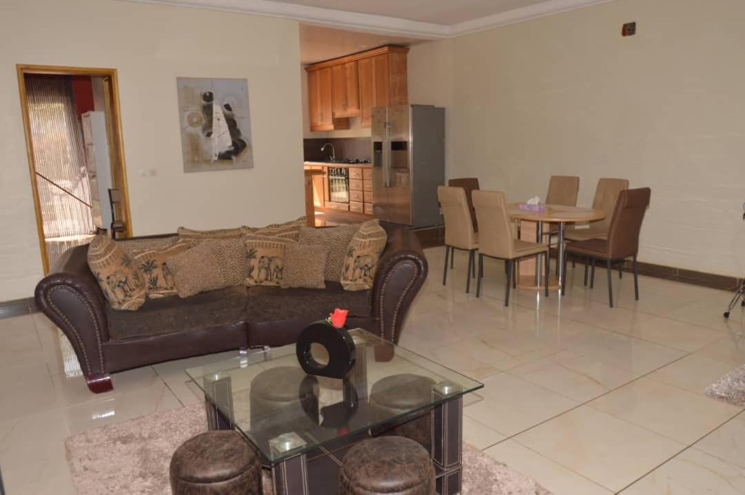 Yaoundé Residence Jardin Tropical מראה חיצוני תמונה